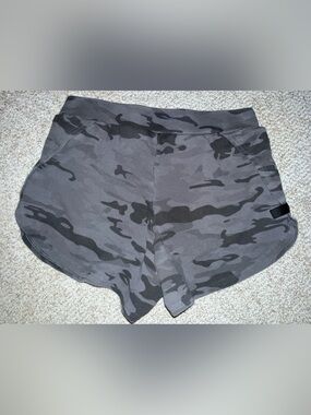 Alphalete identity Women's Gray Camo Athletic Shorts grey black soft sz M Gorp